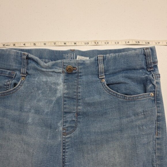 Time and Tru Womens Sz L 12-14 Med Wash Elastic Waist Pull On Denim Capris READ - Picture 7 of 12